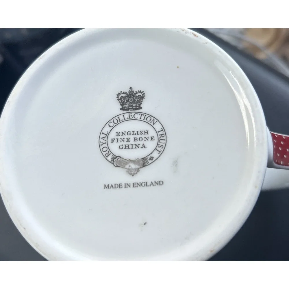 Royal Collection Trust Queen Elizabeth II 2022 Machin Mug. Platinum Jubilee Tea